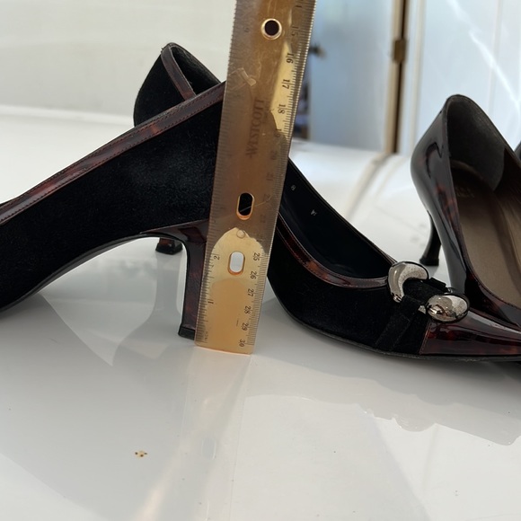 Stuart Weizman black suede tortoise trim pumps 8 M - Picture 9 of 9